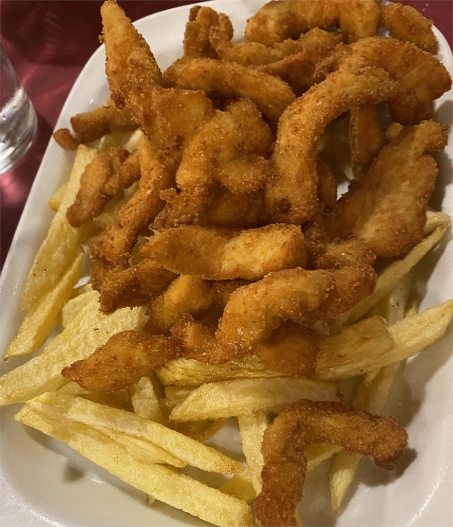 Delicias de Pollo con Patatas Fritas - Imagen 1